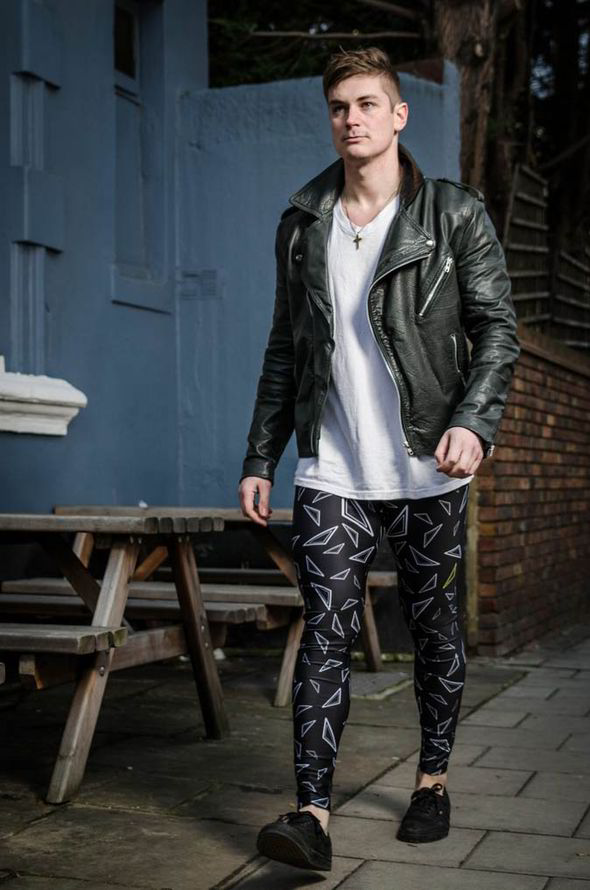 رجل وسيم في meggings