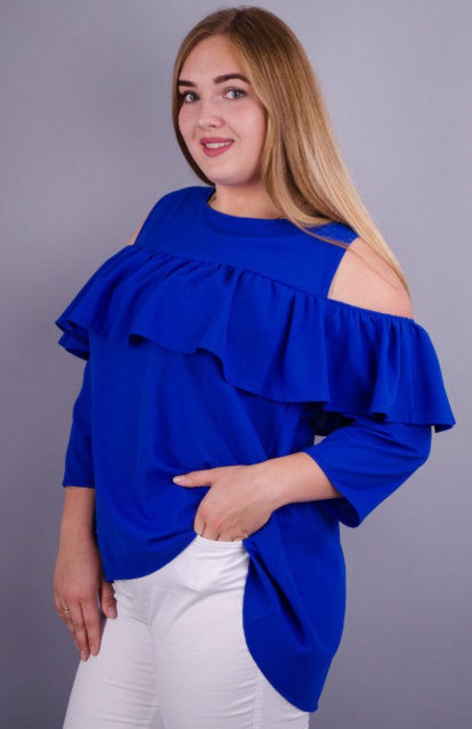 Túnica azul para pessoas plus size.