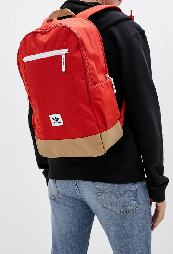 Roter Sportrucksack. 