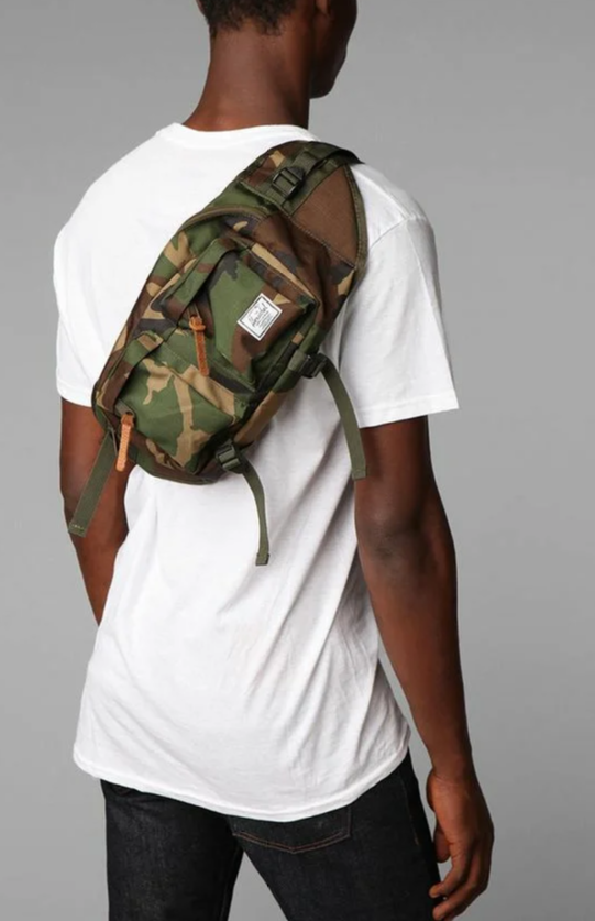 Bag na may camouflage print.