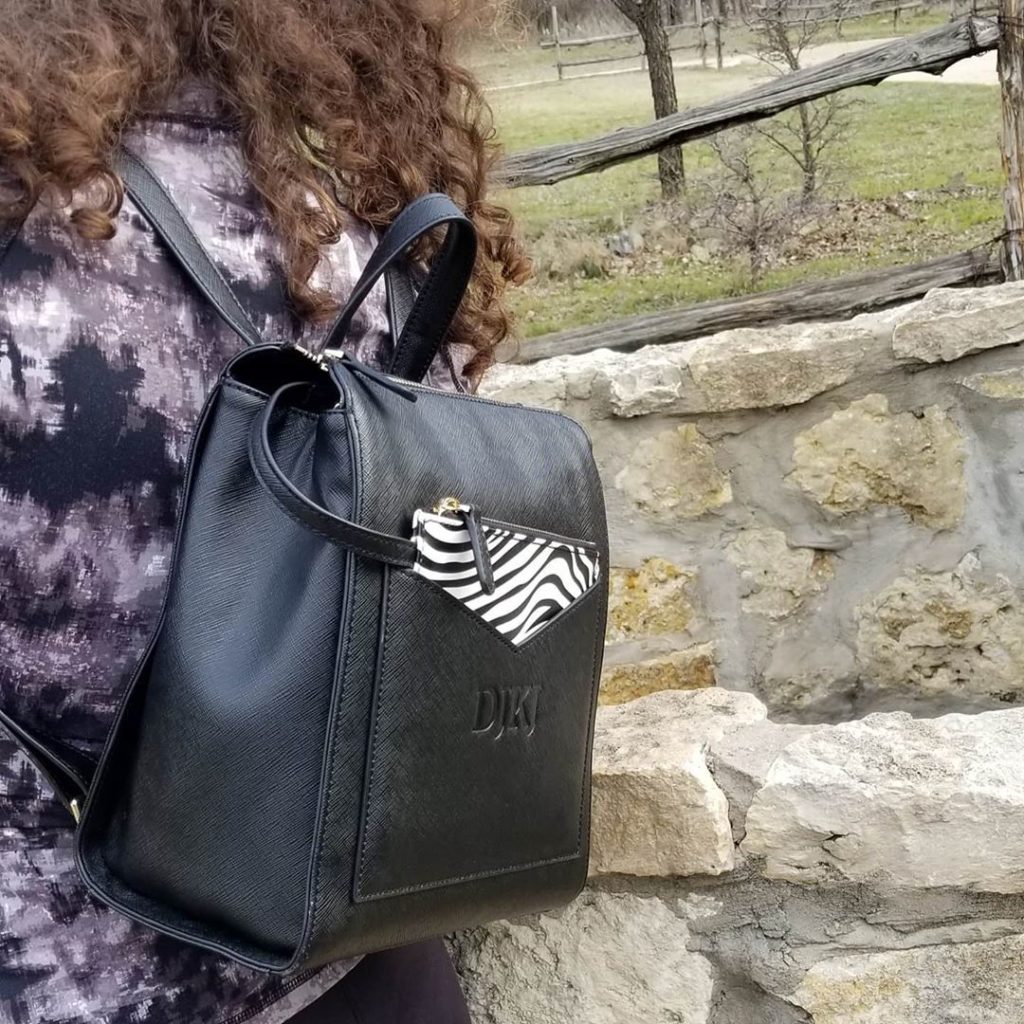 Mochila com estampa de zebra.