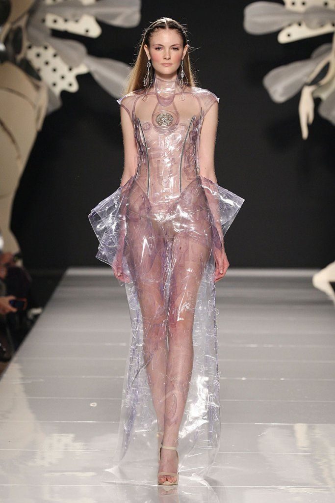 Robe en plastique.