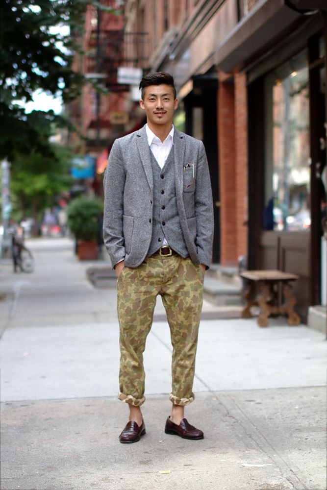 Pantalon camouflage avec une veste.