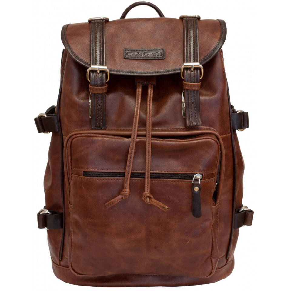 Sac à dos en cuir marron pour homme.