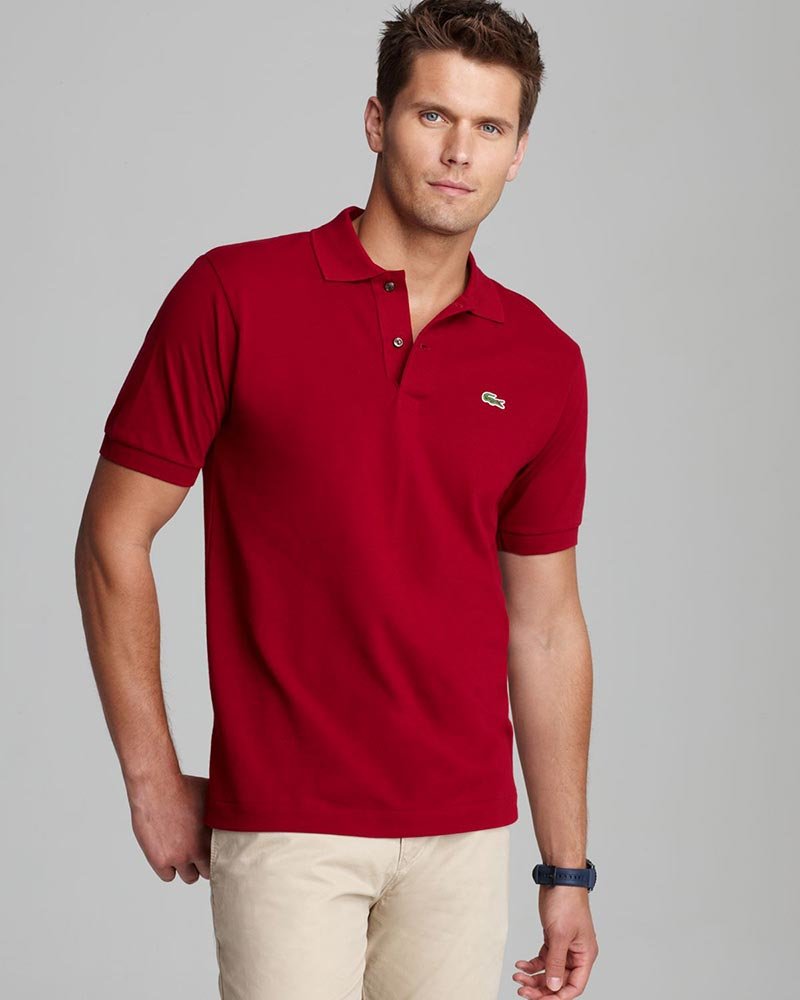 Polo rojo.