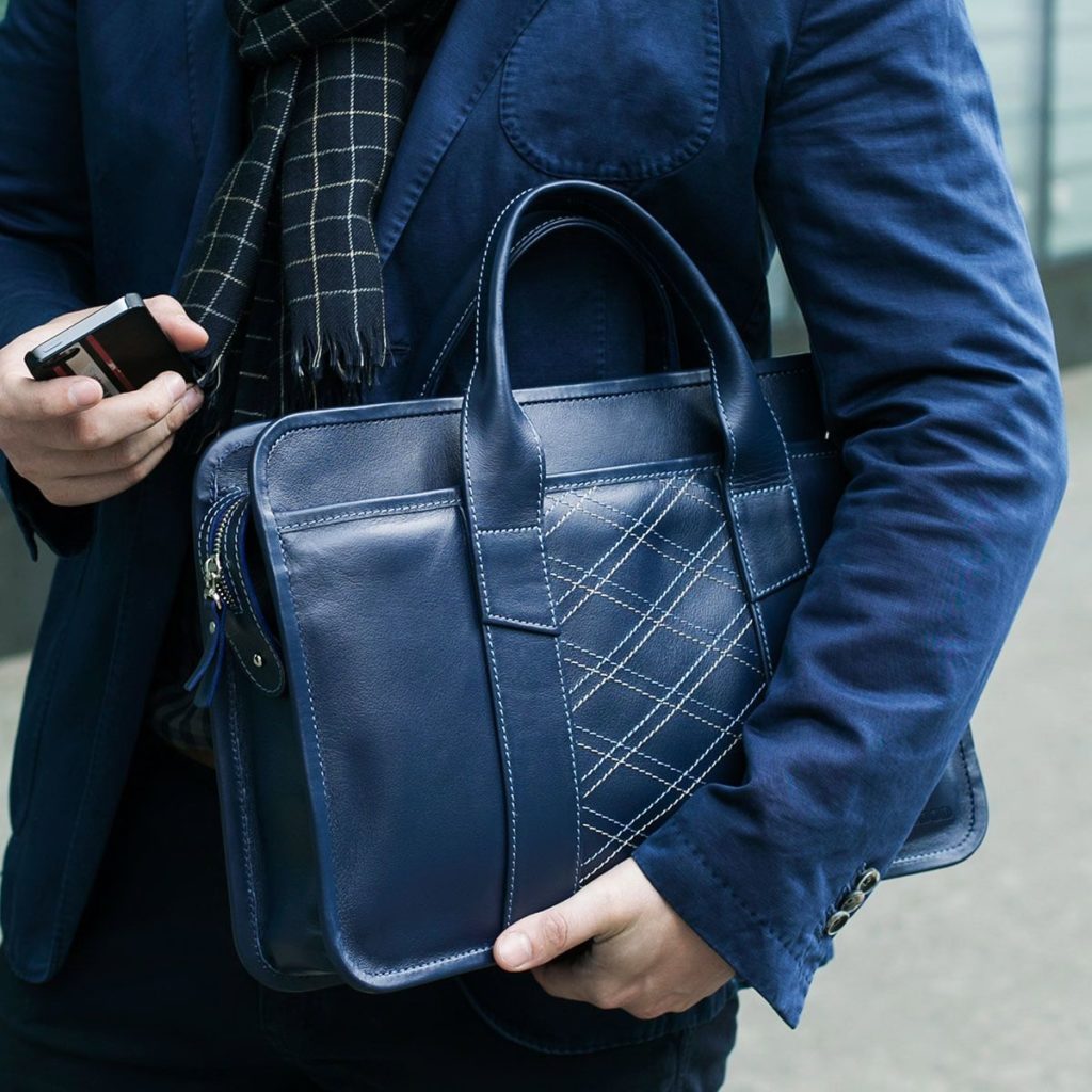 Sac homme bleu.