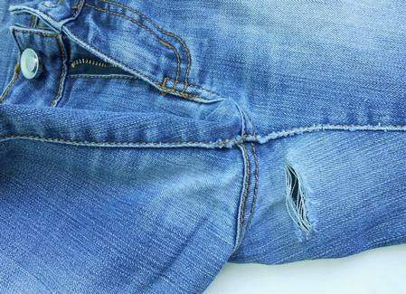 Cosa fare per evitare che i jeans sfreghino tra le gambe