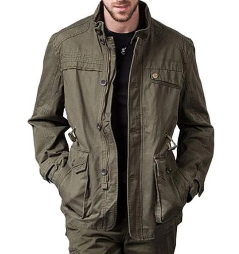 Militärische Windjacke.