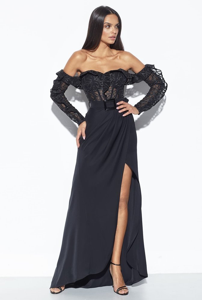 Robe longue noire.