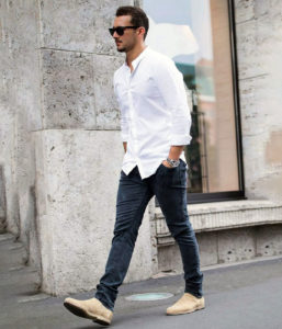 Camisa blanca con jeans.