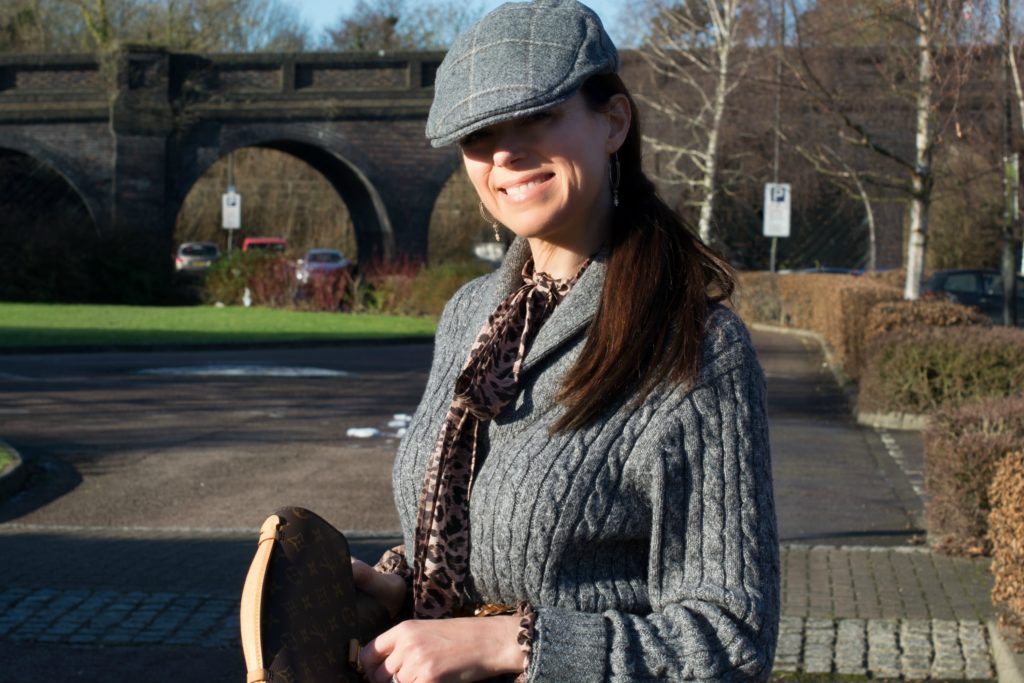 Gorra plana a cuadros.