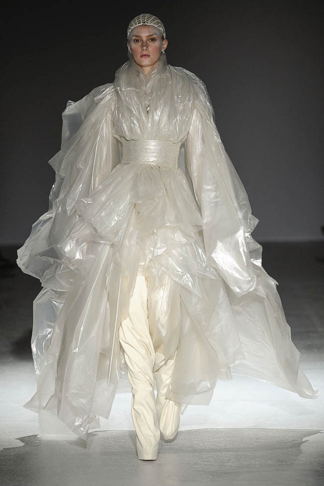 Roupas de Gareth Pugh.