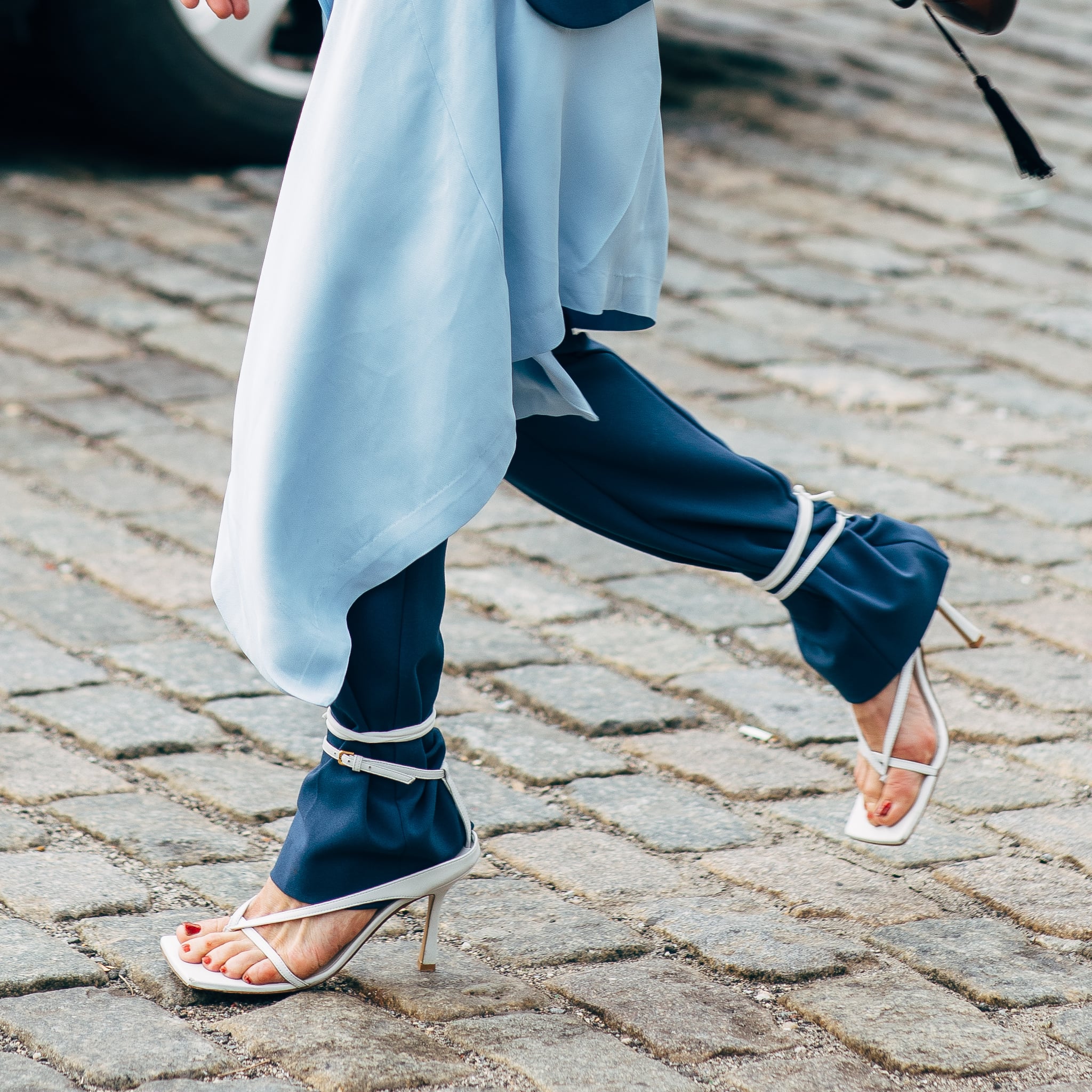 broek in sandalen gestoken