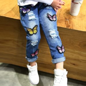 Jeans para niñas con mariposas.