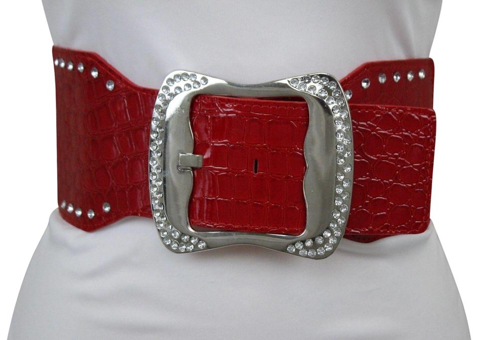 Large ceinture rouge.