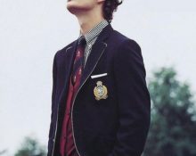 Student in preppy stijluniform.