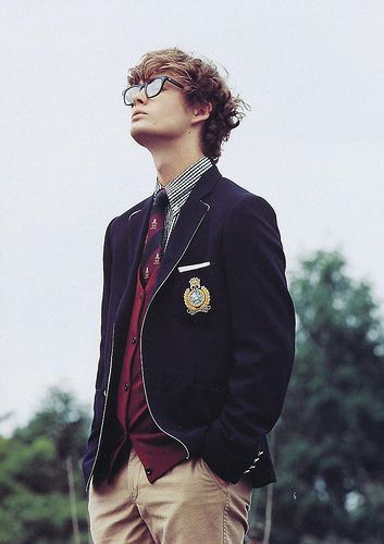 Student in preppy stijluniform.