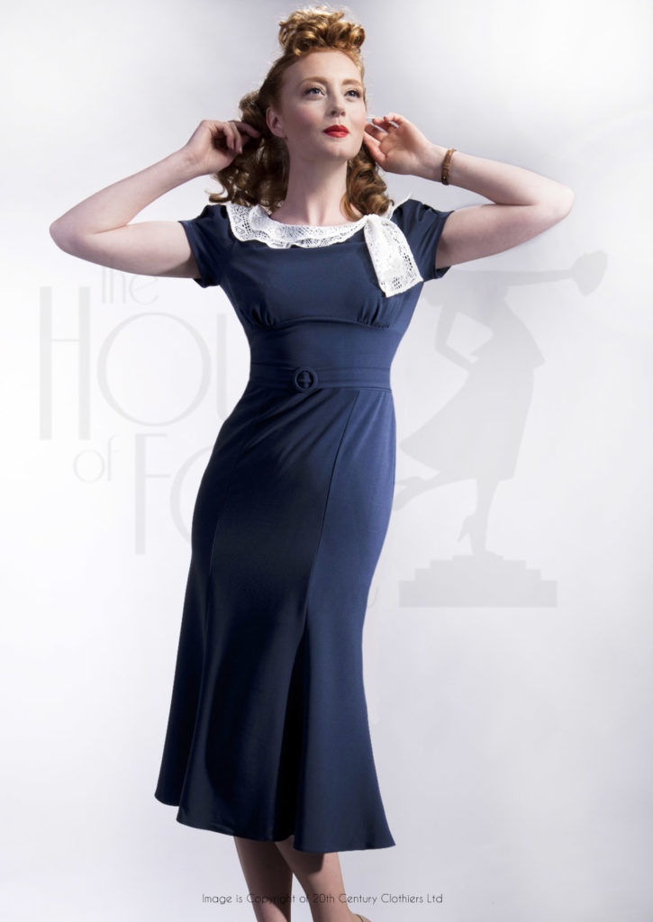 Casual dress in the style of the 30s.