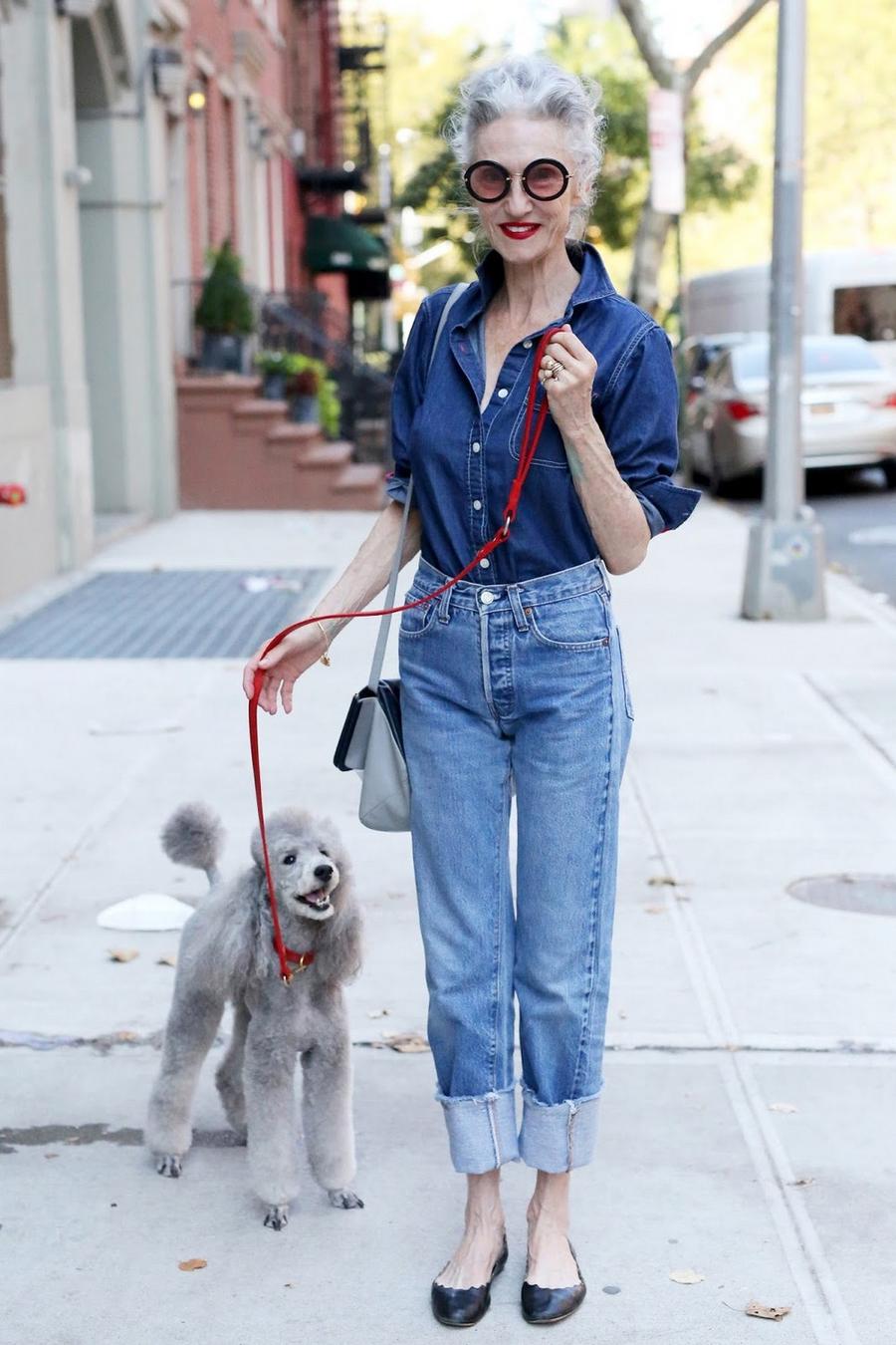 femme en vêtements de jeunesse