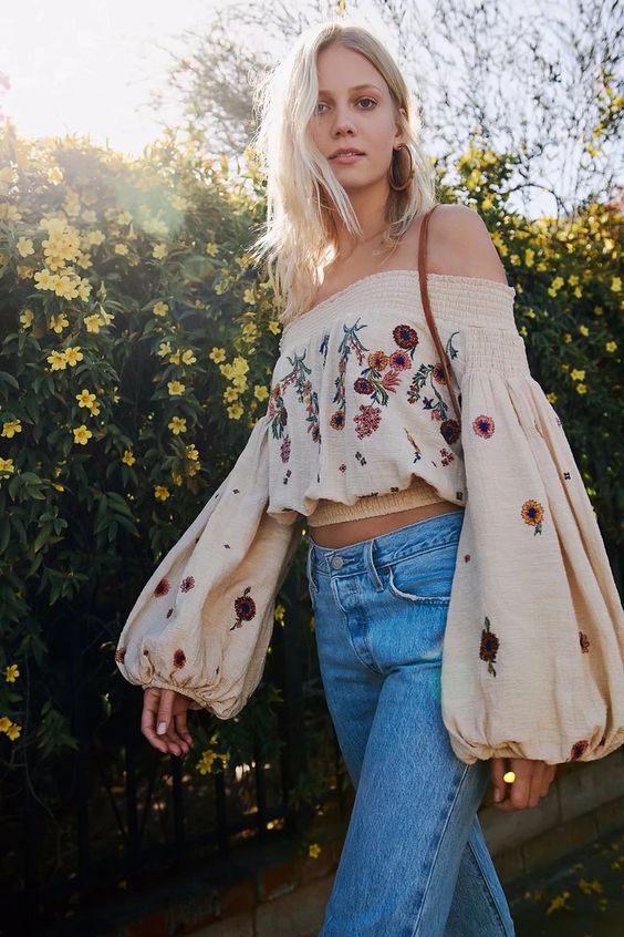 Hippie-Look mit Jeans.