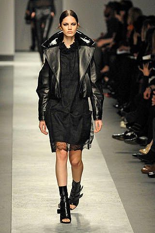 Givenchy glam rock - pitsimekko ja biker-takki.