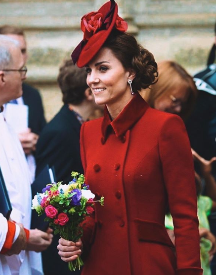 Kate in het rood