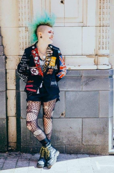 fille avec mohawk