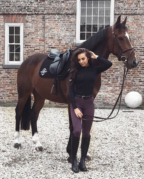 ragazza con cavallo