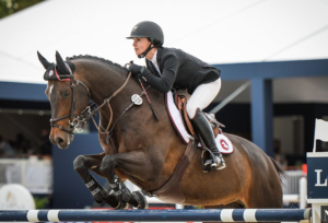 fille sur un cheval