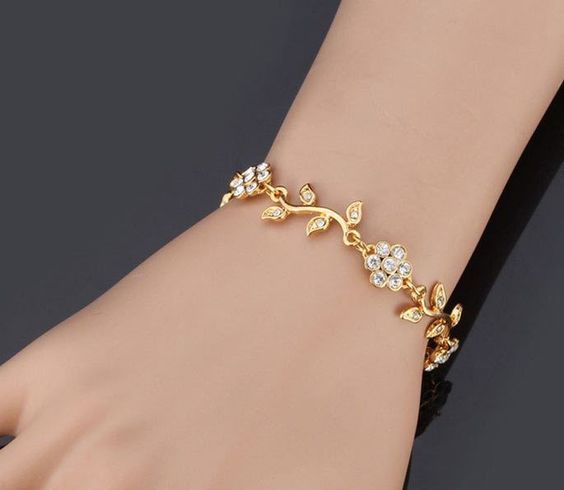 Bracciale con fiori.