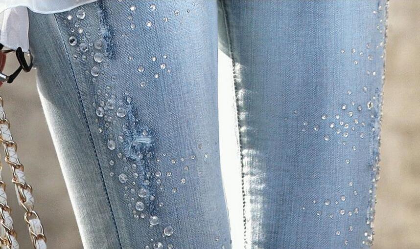 Jeans with rhinestones