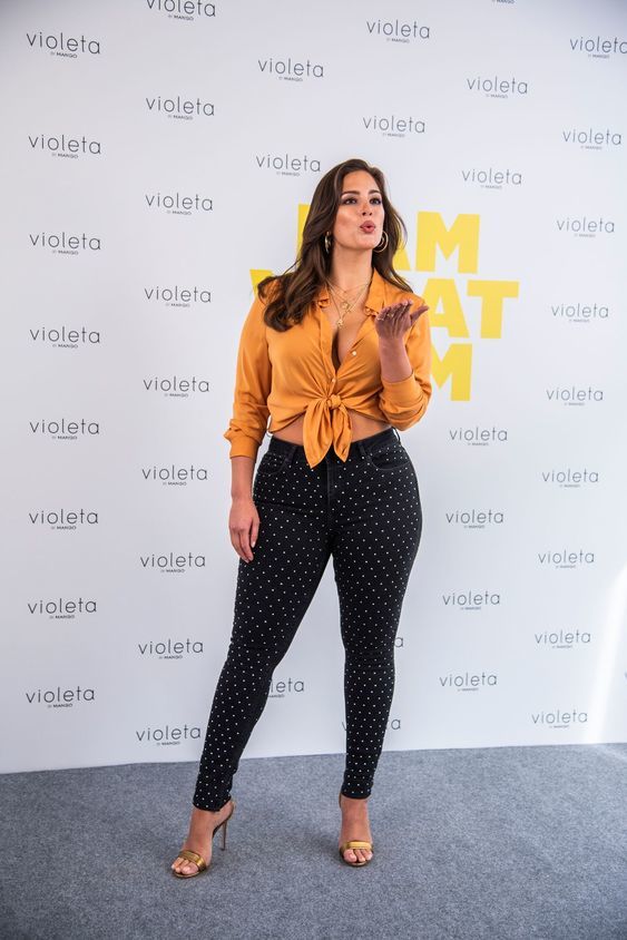 Ashley Graham i en crop top