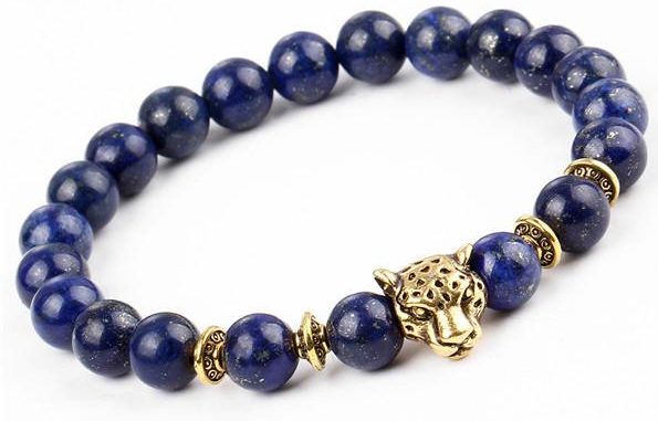 Armband gemaakt van blauwe stenen.