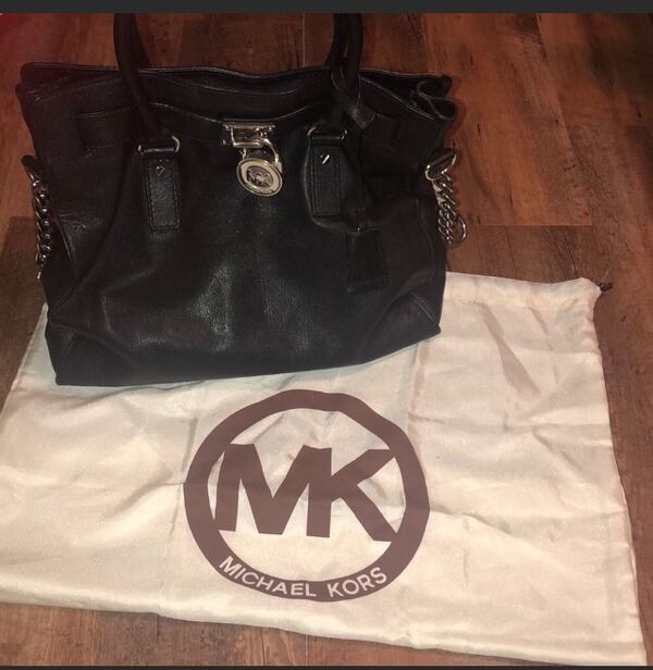 Plumeau de sac Michael Kors.