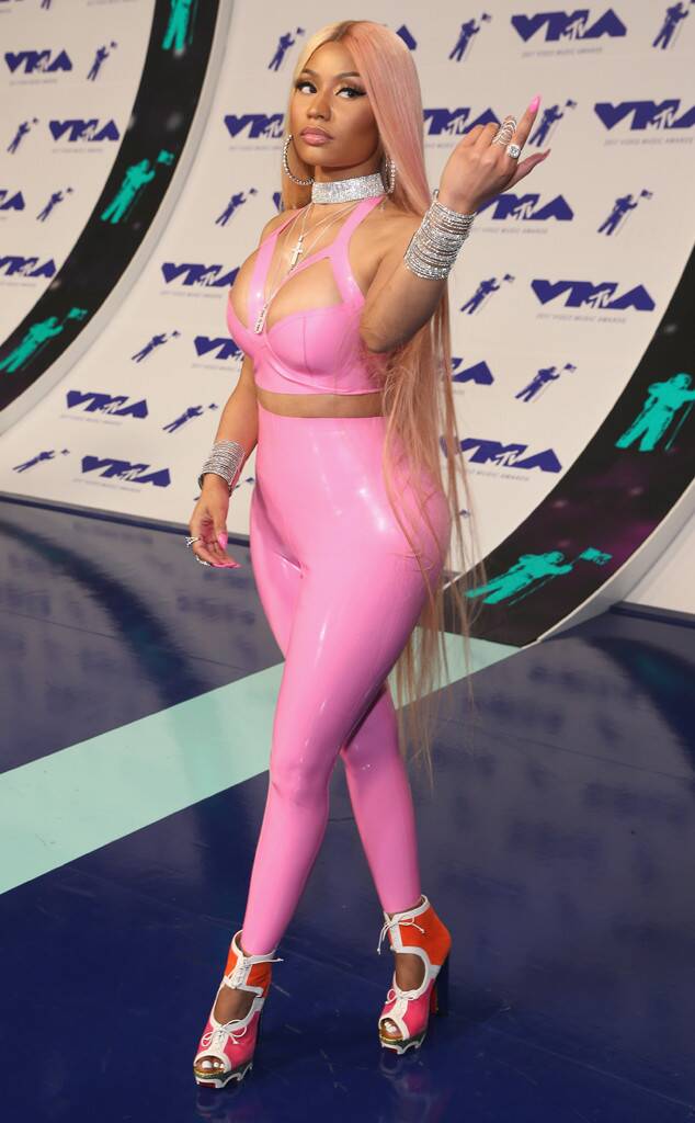 Nikki Minaj con look rosa