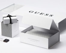 Опаковка Guess.