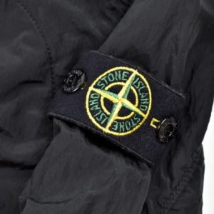 Náplast Stone Island.