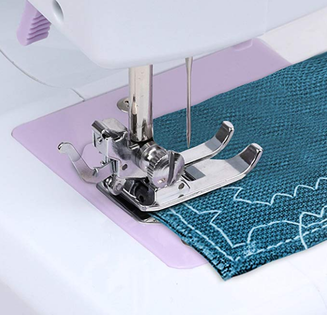 overlock en una màquina de cosir