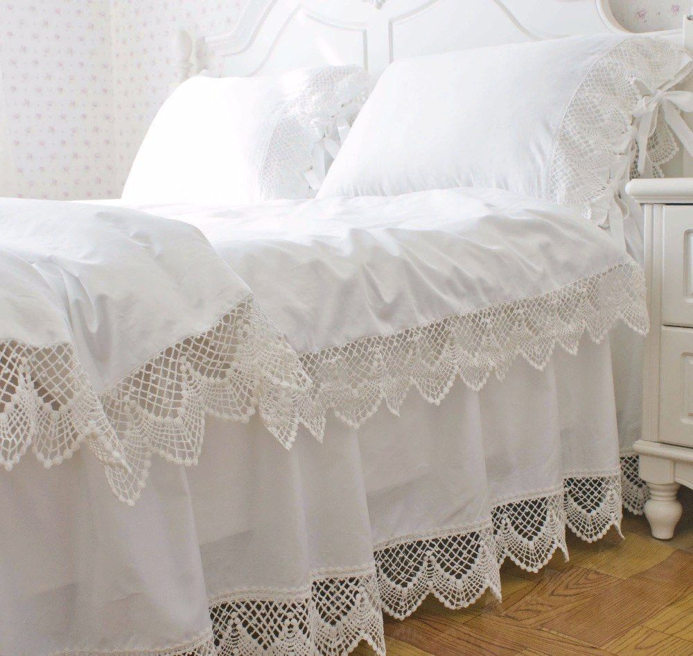 Bed sheet with lace