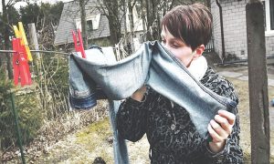 how to get rid of the unpleasant smell of jeans