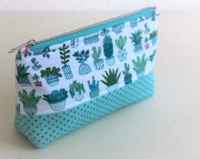 How to sew a cosmetic bag with a lining and a zipper