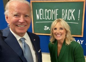 Jill Biden: bagaimana wanita pertama baru Amerika Syarikat berpakaian