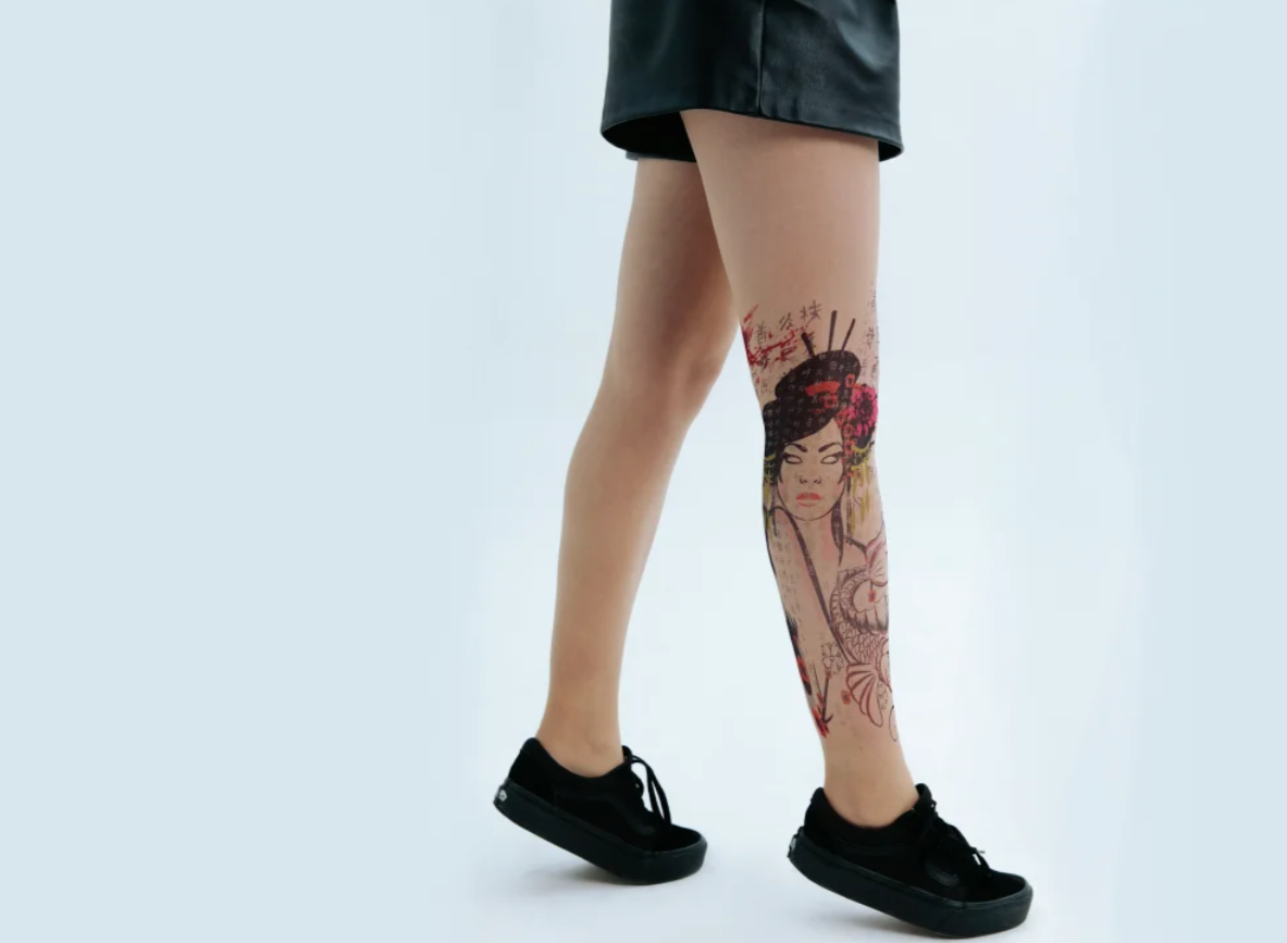 Collants avec imprimés tatouages