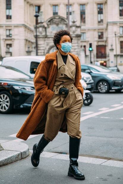 Un manteau uni change radicalement n’importe quel look.