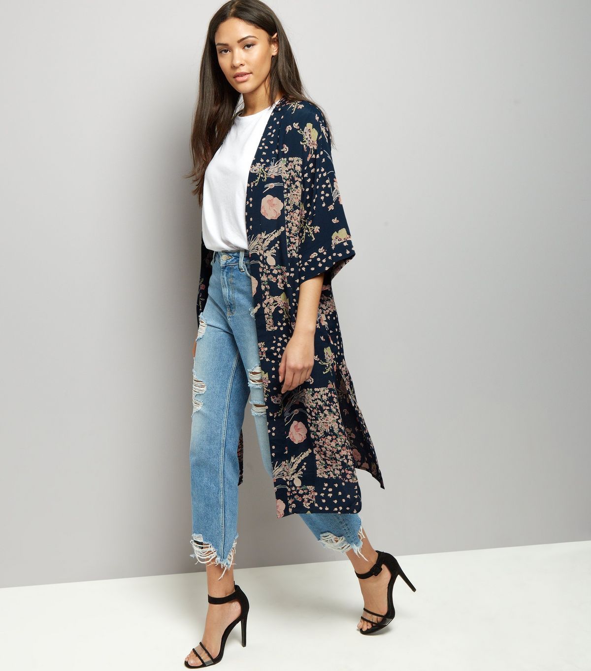 Áo kimono với quần jeans. 