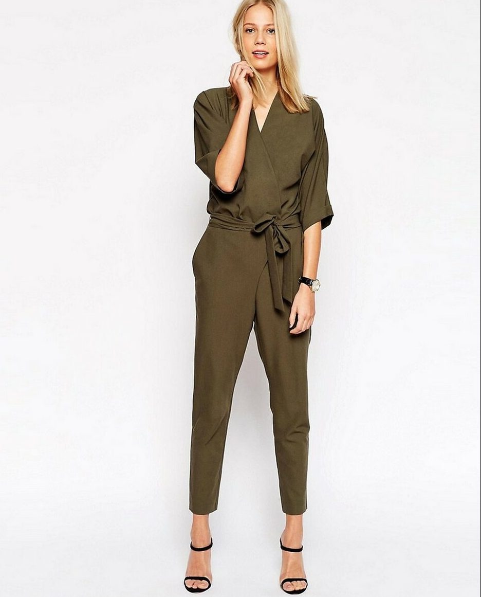 Oliven jumpsuit.