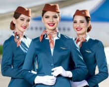 Nyakkendő stewardess jelmezben