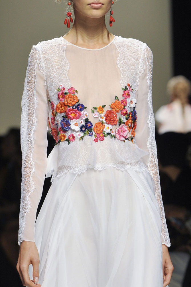 Broderi af Alberta Ferretti.