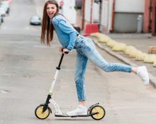 Immagini per guidare uno scooter elettrico