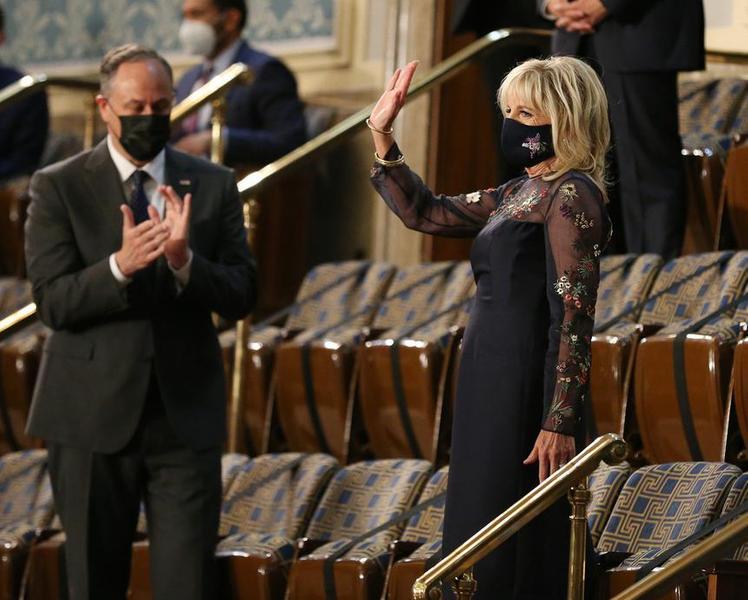 Jill Biden in een mesh-jurk